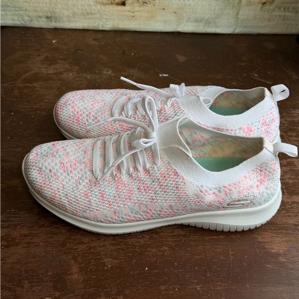 Womens’s Skechers Ultra Flex Happy Days SN 13101 White Pink Blue Shoes Size 9.5